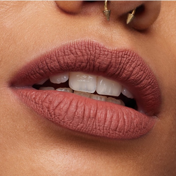 HUDA BEAUTY Liquid Matte Ultra-Comfort Transferproof Lipstick: Trendsetter - Picture 5 of 7